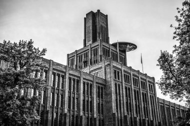 Hollanda, Utrecht - 27 Mayıs 2017: Modern şehir mimarisi. Siyah-beyaz fotoğraf. Utrecht - Hollanda.