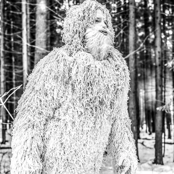 Yeti Pohádky Postava Zimním Lese Venkovní Fantasy Černo Bílé Fotografie — Stock fotografie