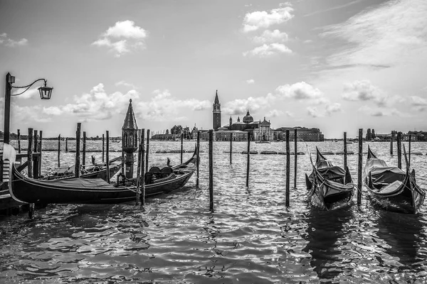 Venice Itália Agosto 2016 Gôndolas Tradicionais Estreito Close Canal Agosto — Fotografia de Stock