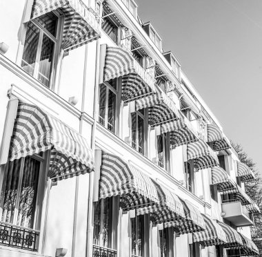 Lahey, Hollanda - 8 Mart 2016: Modern Lahey (Den Haag) siyah-beyaz fotoğraf yakın çekim 8 Mart 2016 yılında Lahey - Hollanda, şehir merkezine.