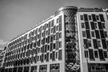 Paris binalar geleneksel mimarisi. Siyah-beyaz fotoğraf.