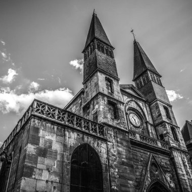 Paris binalar geleneksel mimarisi. Siyah-beyaz fotoğraf.