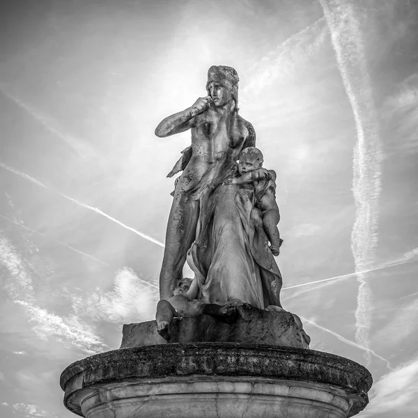 Paris Frankrijk November 2017 Beroemde Stad Sculptuur Zicht Oude Architectuur — Stockfoto