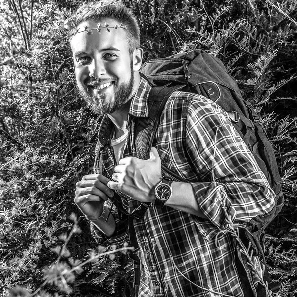 Joven Hombre Guapo Positivo Retrato Blanco Negro —  Fotos de Stock