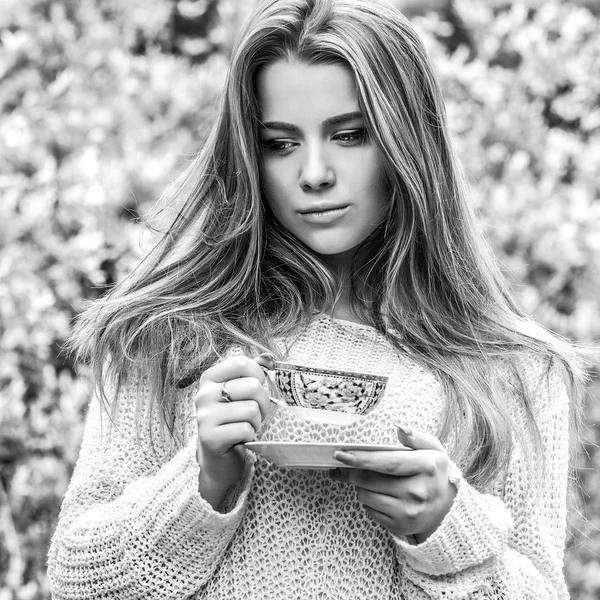 Portret Van Mooie Jonge Vrouw Herfst Tuin Zwart Wit Portret — Stockfoto