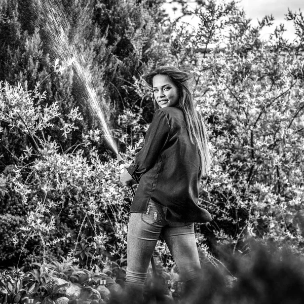 Retrato Una Hermosa Joven Jardín Otoño Retrato Blanco Negro —  Fotos de Stock