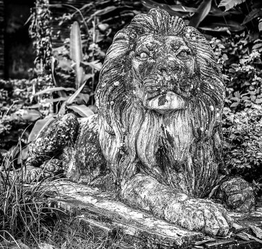 Geleneksel balinese heykel siyah-beyaz fotoğraf.