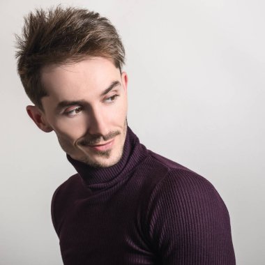 Zarif yakışıklı genç menekşe Golf.