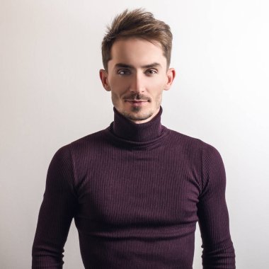 Zarif yakışıklı genç menekşe Golf.