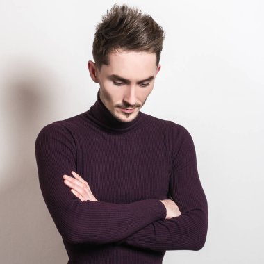 Zarif yakışıklı genç menekşe Golf.