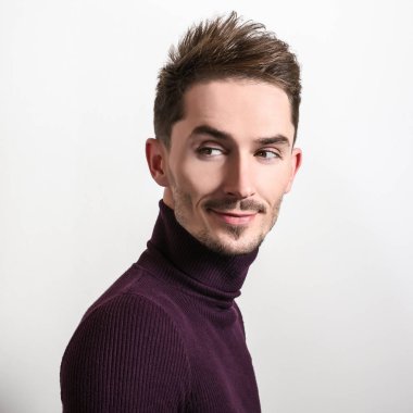 Zarif yakışıklı genç menekşe Golf.