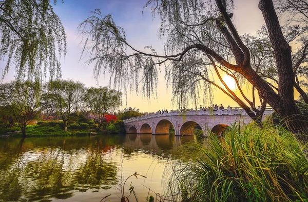 Vieux Pont Chinois Traditionnel Dans Parc Ville — Photo