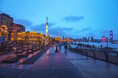 Şangay, Çin - 02 Nisan 2019: Şangay'ın Kalbi - Vaytan setinden yüksek katlı binaların popüler görünümü.