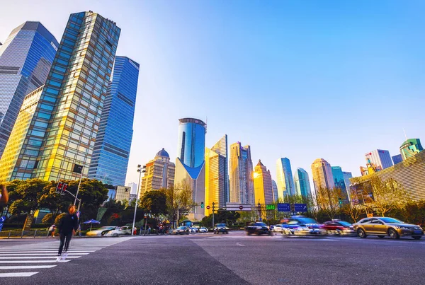 2019年4月3日 上海现代中心街道和高层建筑 — 图库照片