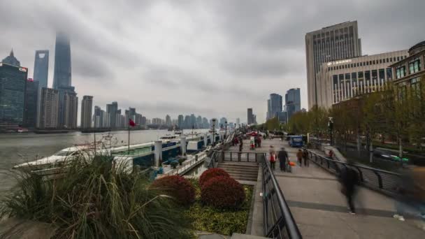 上海の中心部 ヴァイタン堤防からの高層ビルの人気の眺め 4Kタイムラプス — ストック動画