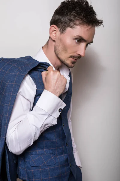 Elegante Jonge Knappe Man Wit Shirt Vest Studio Mode Portret — Stockfoto