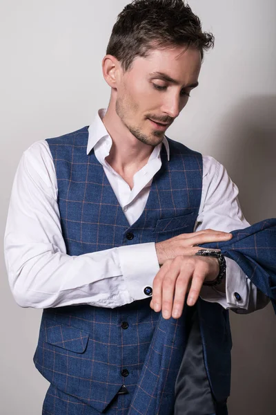 Elegante Giovane Bell Uomo Camicia Bianca Gilet Studio Ritratto Moda — Foto Stock