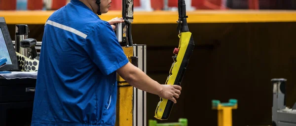 Arbeiter Einer Maschinenfabrik China — Stockfoto