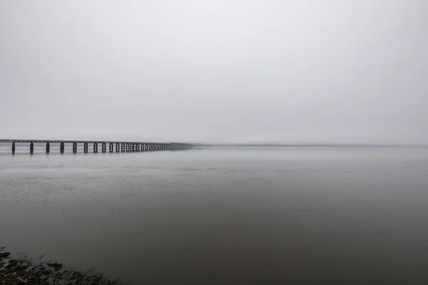 古い橋と絵のように美しいスコットランドの朝の風景 — ストック写真