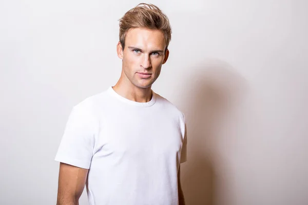 Elégant Jeune Homme Beau Shirt Blanc Portrait Studio — Photo