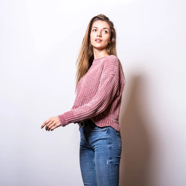 Junge Model Frau Pullover Pose Studio — Stockfoto