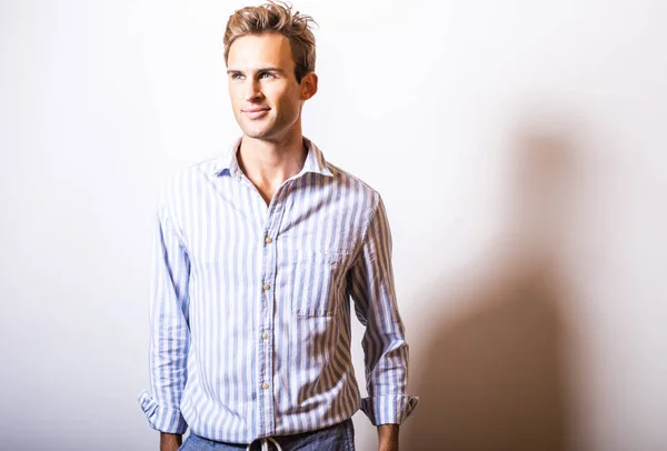 Eleganter Junger Gutaussehender Mann Eleganten Weiß Blauen Hemd — Stockfoto