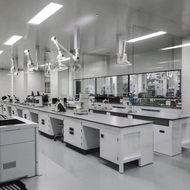 Pekin, Çin - 03 Haziran 2019: İlaç üretim laboratuvar ekipmanları.