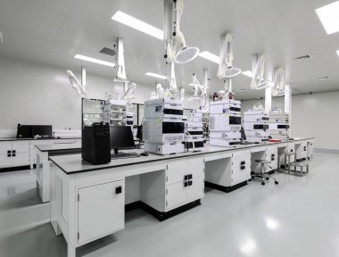 Pekin, Çin - 03 Haziran 2019: İlaç üretim laboratuvar ekipmanları.