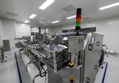 Pekin, Çin - 03 Haziran 2019: İlaç üretim laboratuvar ekipmanları.