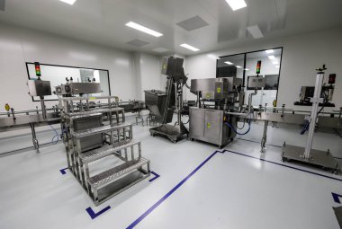 Pekin, Çin - 03 Haziran 2019: İlaç üretim laboratuvar ekipmanları.