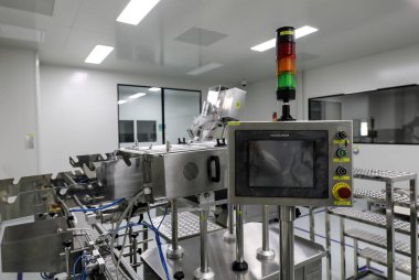 Pekin, Çin - 03 Haziran 2019: İlaç üretim laboratuvar ekipmanları.