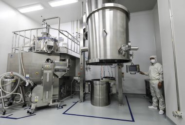 Pekin, Çin - 03 Haziran 2019: İlaç üretim laboratuvar ekipmanları.
