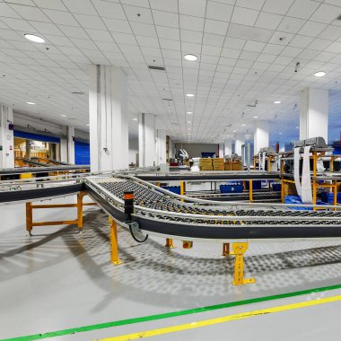 Pekin, Çin - 03 Haziran 2019: Çin'de depo üretiminin modern otomasyonu.