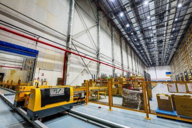 Pekin, Çin - 03 Haziran 2019: Çin'de depo üretiminin modern otomasyonu.