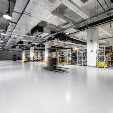 Pekin, Çin - 03 Haziran 2019: Çin'de depo üretiminin modern otomasyonu.