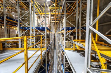 Pekin, Çin - 03 Haziran 2019: Çin'de depo üretiminin modern otomasyonu.