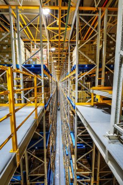 Pekin, Çin - 03 Haziran 2019: Çin'de depo üretiminin modern otomasyonu.