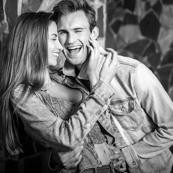 Jeune Belle Famille Heureuse Ensemble Dans Intérieur Moderne Portrait Couple — Photo