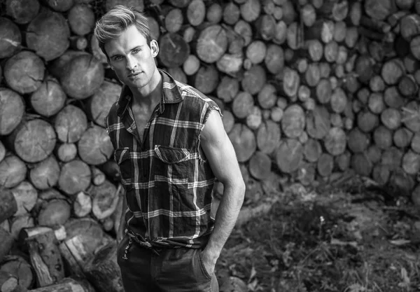 Young Handsome Man Casual Shirt Poses Wooden Background Black White — Stock Photo, Image