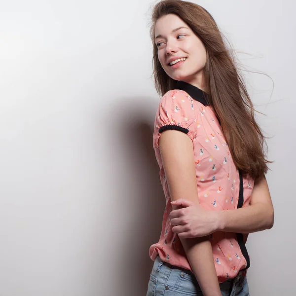 Young beautiful stylish girl posing in studio. — Stock Photo, Image