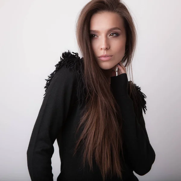 Young beautiful stylish girl posing in studio. — Stock Photo, Image