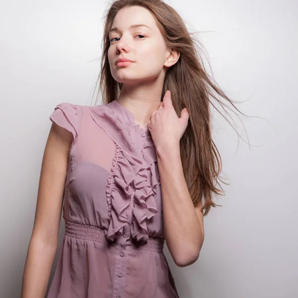 Young beautiful stylish girl posing in studio. — Stock Photo, Image