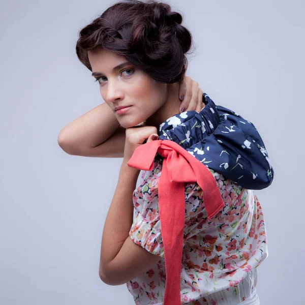 Young beautiful stylish girl posing in studio. — Stock Photo, Image