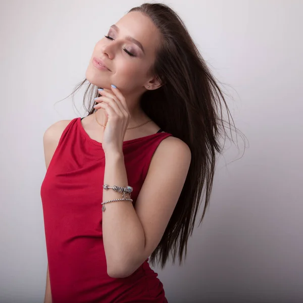 Young beautiful stylish girl posing in studio. — Stock Photo, Image