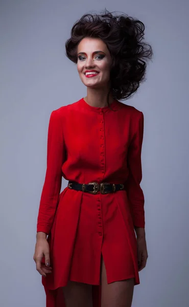 Young beautiful stylish girl posing in studio. — Stock Photo, Image