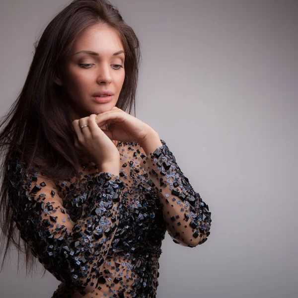 Young beautiful stylish girl posing in studio. — Stock Photo, Image