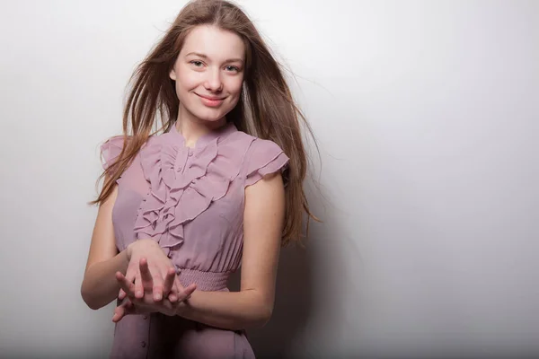 Young beautiful stylish girl posing in studio. — Stock Photo, Image