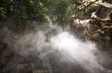 Gelecekçi karakter cyborg takipçisi. Steampunk stilinde sanat fotoğrafçılığı.