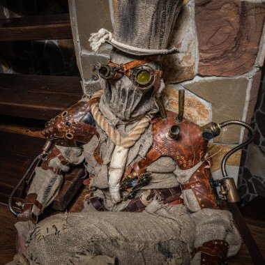Gelecekçi karakter cyborg takipçisi. Steampunk stilinde sanat fotoğrafçılığı.