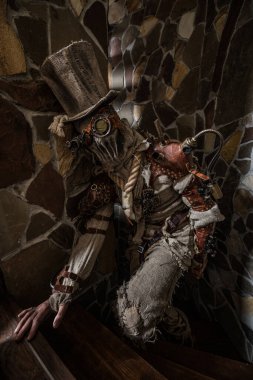 Gelecekçi karakter cyborg takipçisi. Steampunk stilinde sanat fotoğrafçılığı.